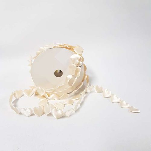 Heart Ribbon Garland Cream